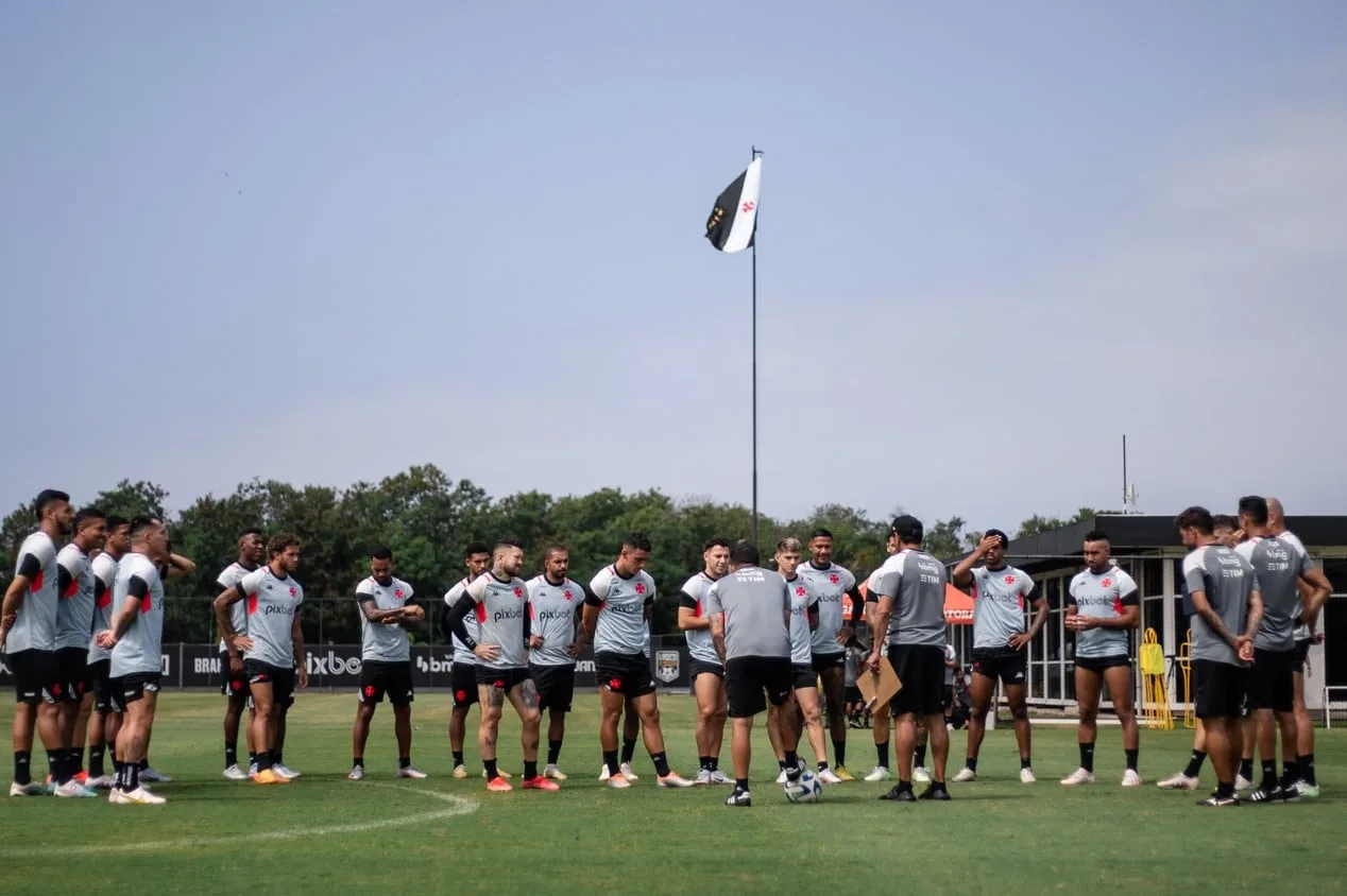 Com novidades, veja o elenco do Vasco para a temporada de 2024
