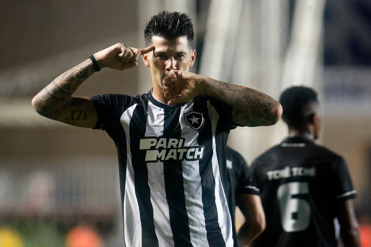 Botafogo fica perto de confirmar duas saídas no mercado da bola