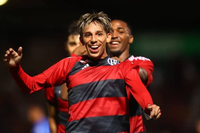 Mercado da bola: Flamengo fica perto de emprestar destaque da Copinha