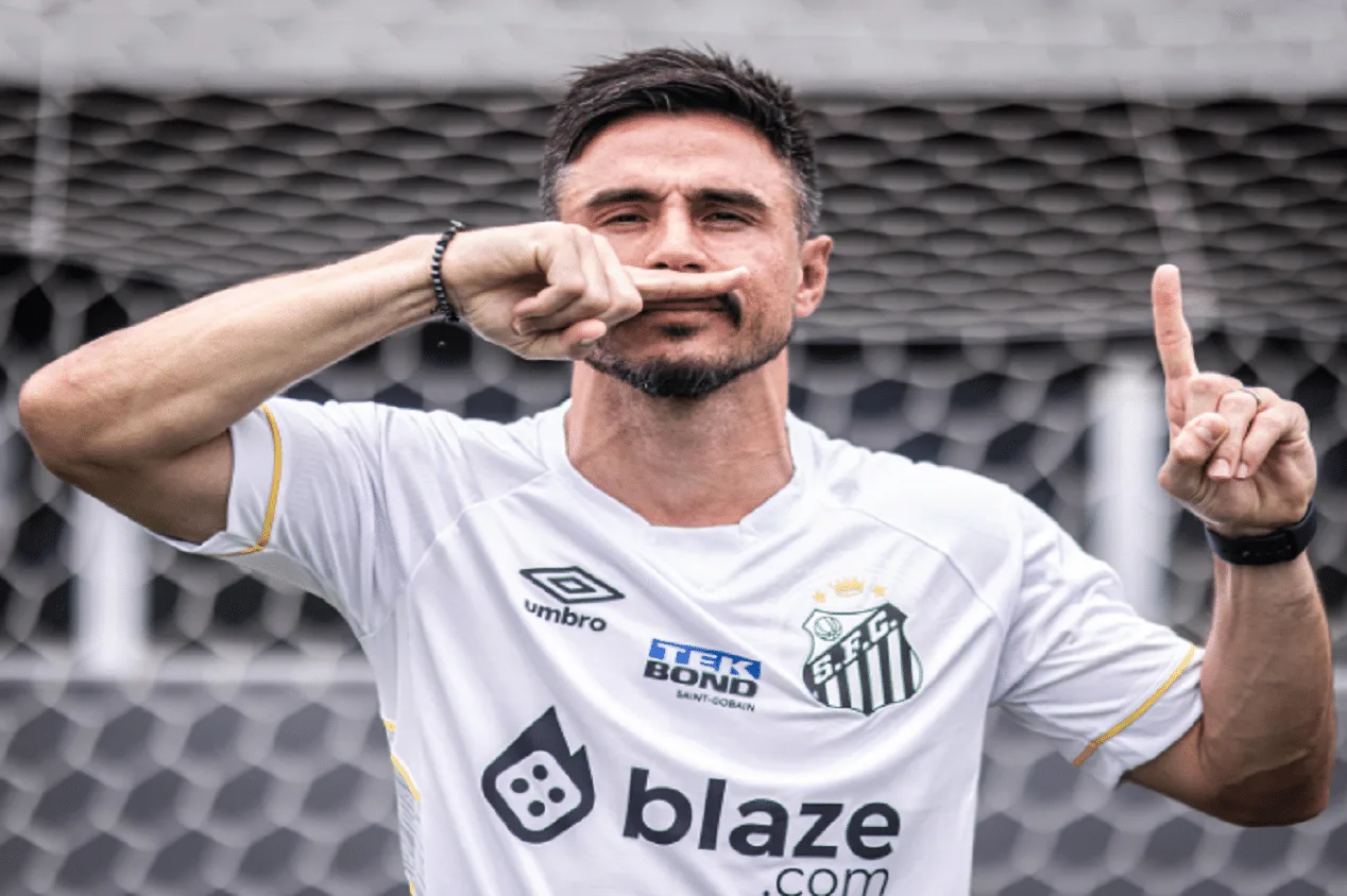 Willian Bigode cita “oportunidade gigantesca” em jogar pelo Santos