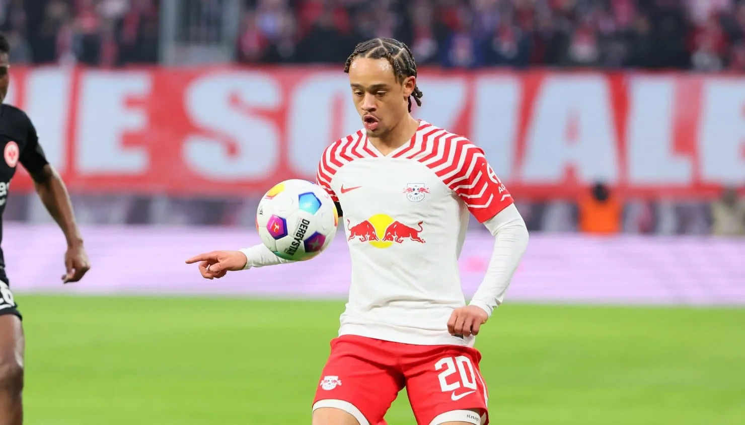 Arsenal trabalha para trazer Xavi Simons para a Premier League