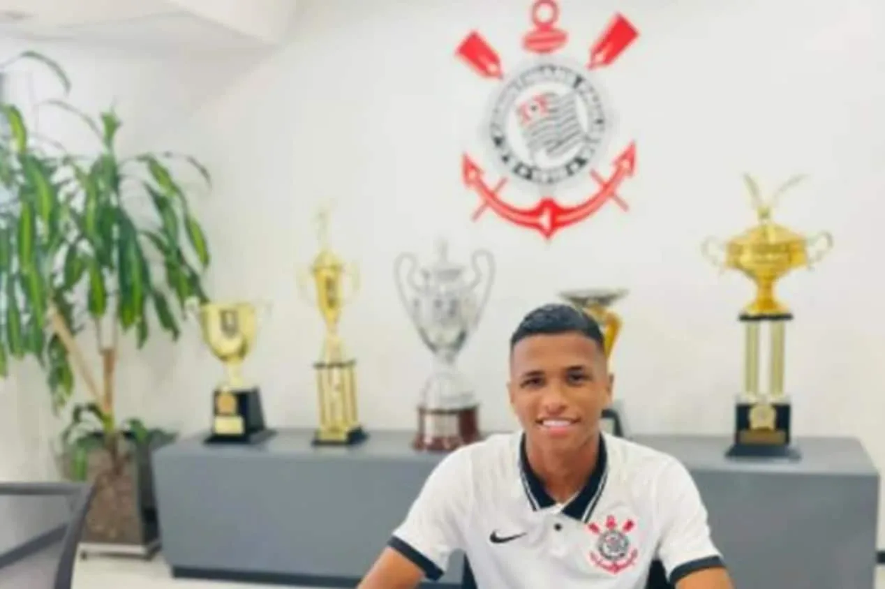 Conheça o volante de 17 anos do Corinthians que disputou jogo-treino com os profissionais