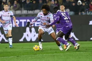 Manchester United monitora Zirkzee, do Bologna, como opção para o ataque