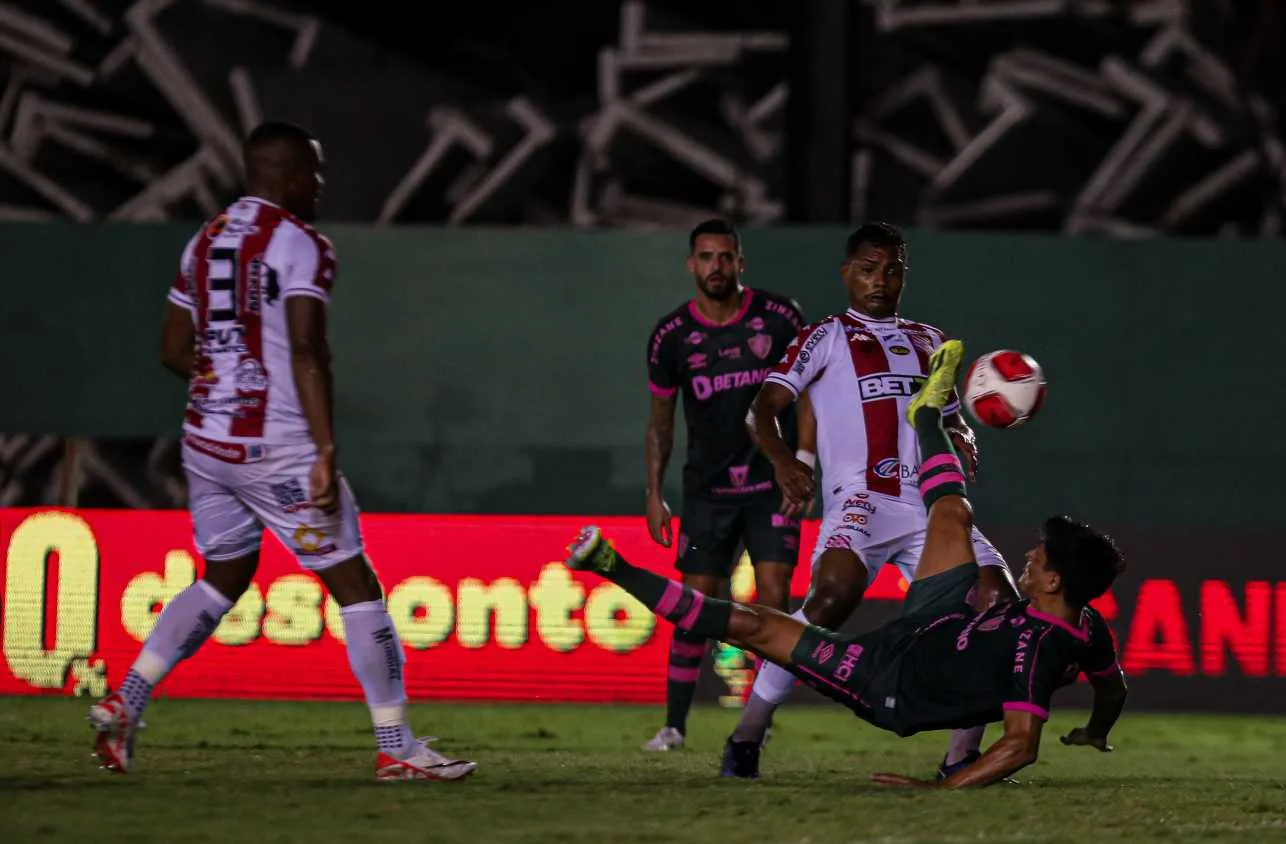 Fluminense leva susto e busca vitória de virada sobre o Bangu