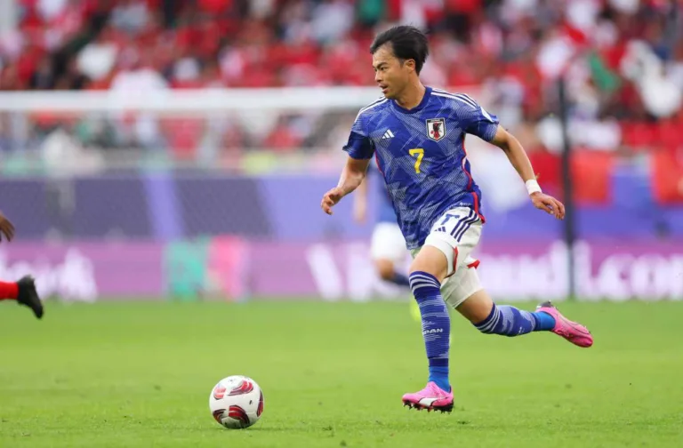 PSG quer contratar Mitoma como possível substituto de Mbappé