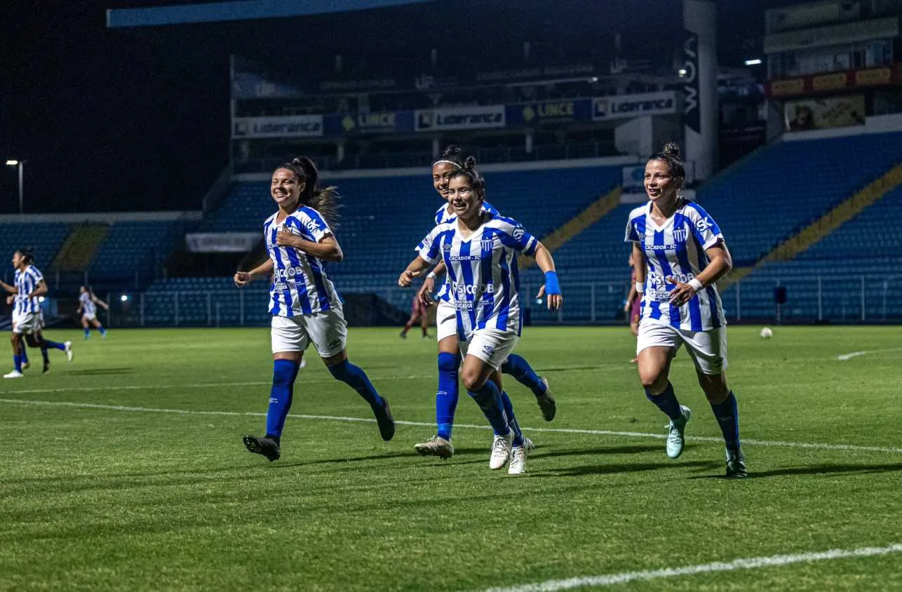 Avaí Kindermann vence o Fluminense e avança na Supercopa Feminina