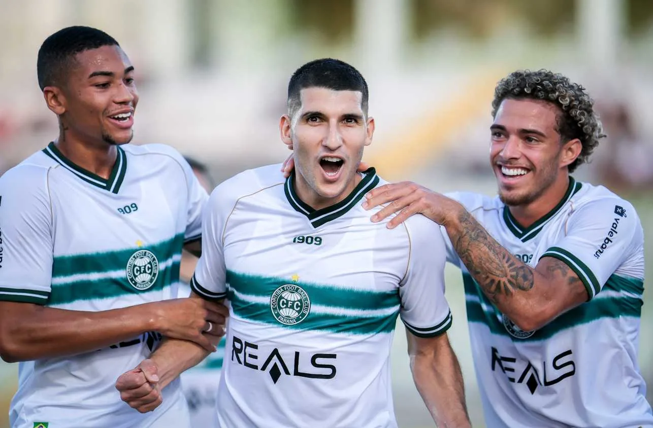 Coritiba mantém postura ofensiva para vencer o Galo Maringá no Paranaense