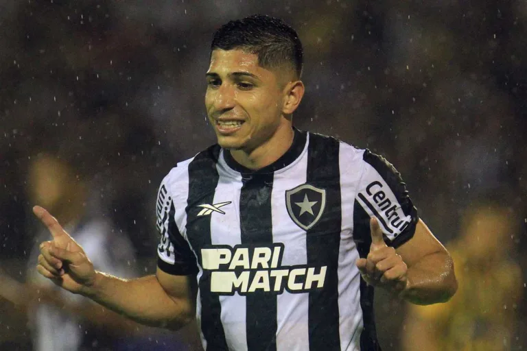 Savarino amplia para o Botafogo contra o Volta Redonda; assista ao gol