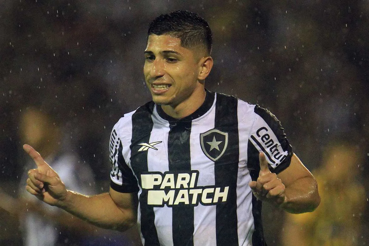 Savarino amplia para o Botafogo contra o Volta Redonda; assista ao gol