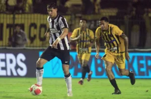 Botafogo vence o Volta Redonda em noite inspirada de Savarino