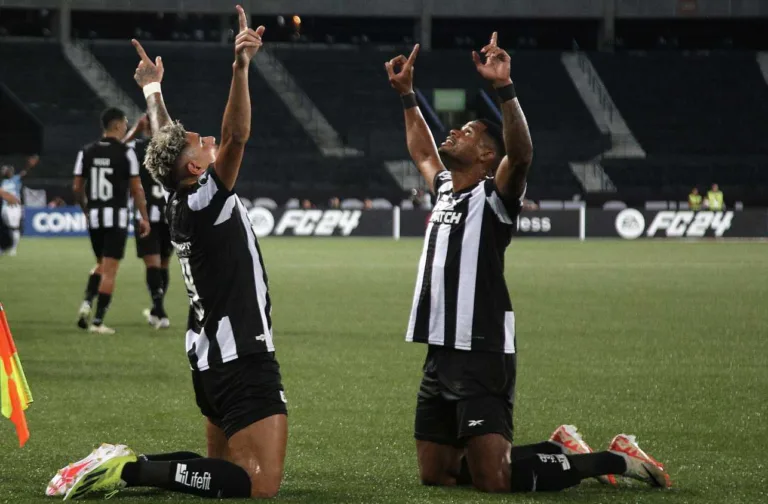 Botafogo amplia contra o Aurora e decreta goleada no Nilton Santos; veja
