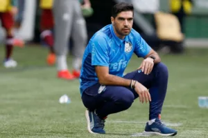 Torcedores do Palmeiras pedem e Abel Ferreira faz teste na escalação