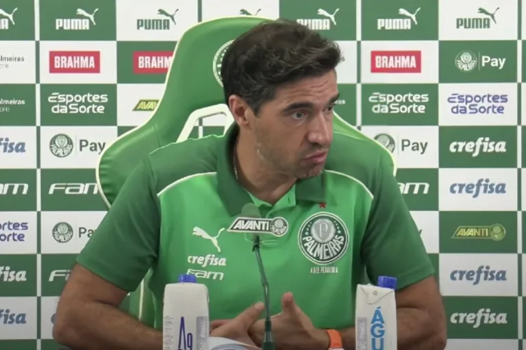 Abel diz que meia do Palmeiras sofreu lesão pelo gramado do Allianz Parque