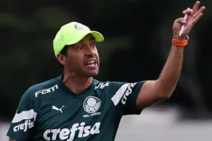 Abel Ferreira deve dar mais chances a jogador no Palmeiras 