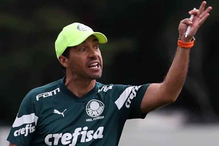 Abel Ferreira deve dar mais chances a jogador no Palmeiras 