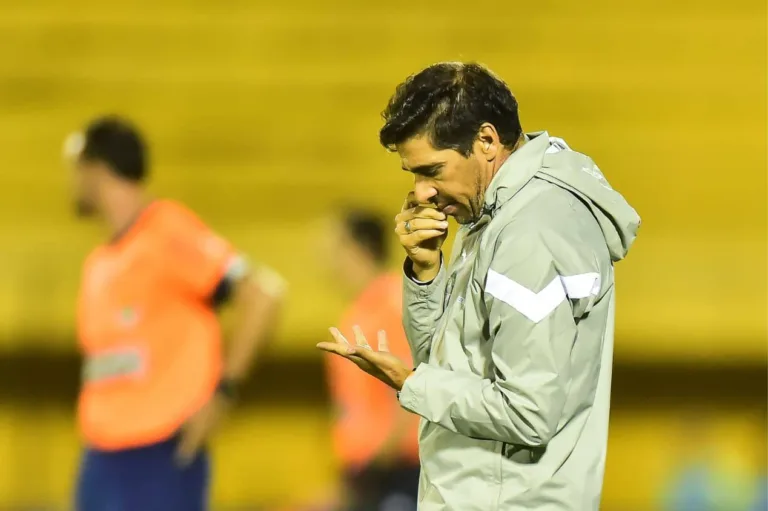 Craque Neto detona Mário Gobbi, ex-Corinthians, e defende Abel Ferreira, do Palmeiras