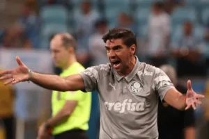 Abel Ferreira ‘veta’ saída de atacante do Palmeiras: “Não podemos descartar”