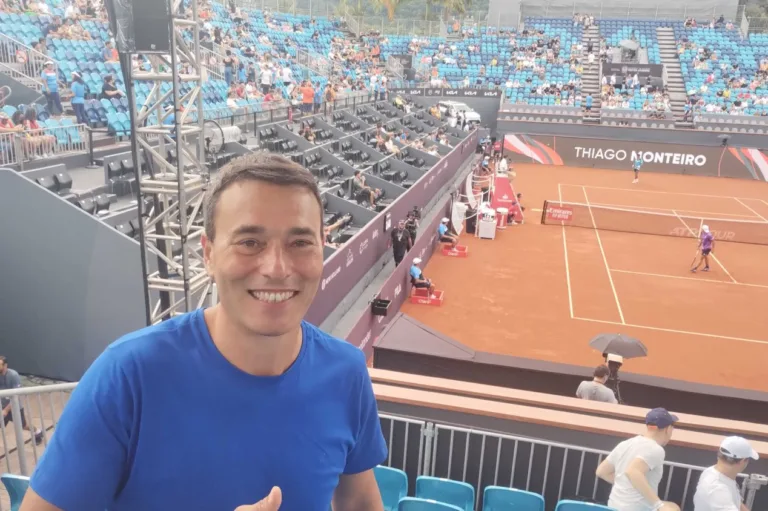 André Rizek marca presença no Rio Open e elogia fenômeno brasileiro