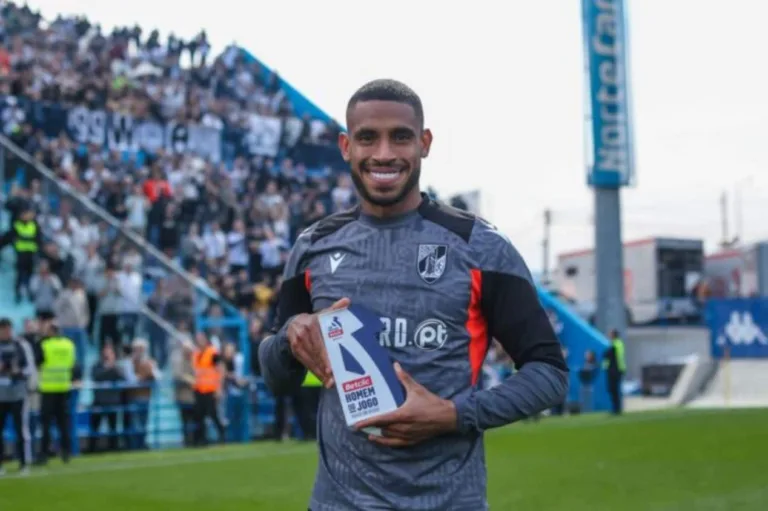 SPFC encaminha contratação de atacante de time português