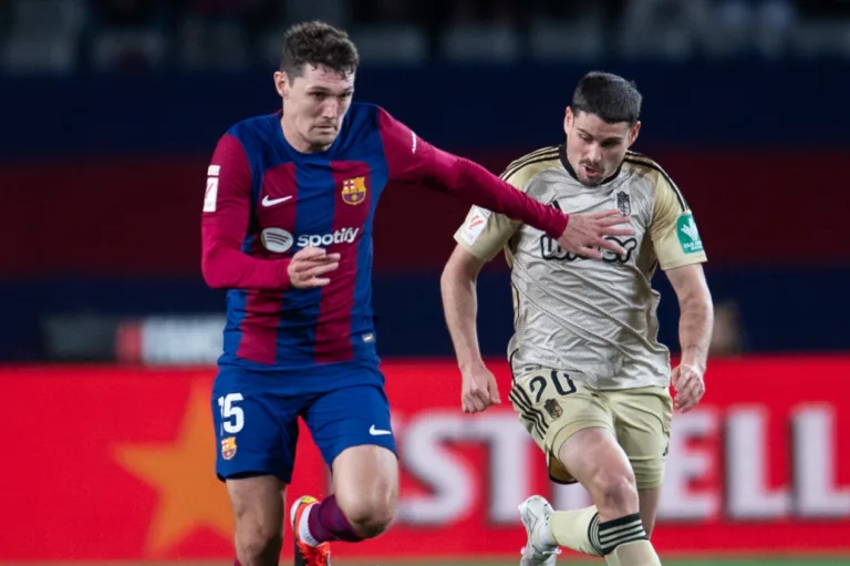 Newcastle e Manchester United disputam contratação de zagueiro do Barcelona