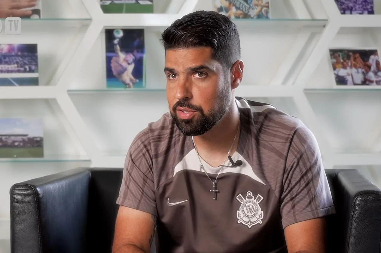 António Oliveira vira ‘novo pai’ do Corinthians: “Repreende quando é preciso”