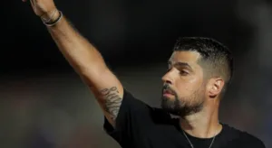 Milton Neves se surpreende com António Oliveira no Corinthians: “Calou minha boca”