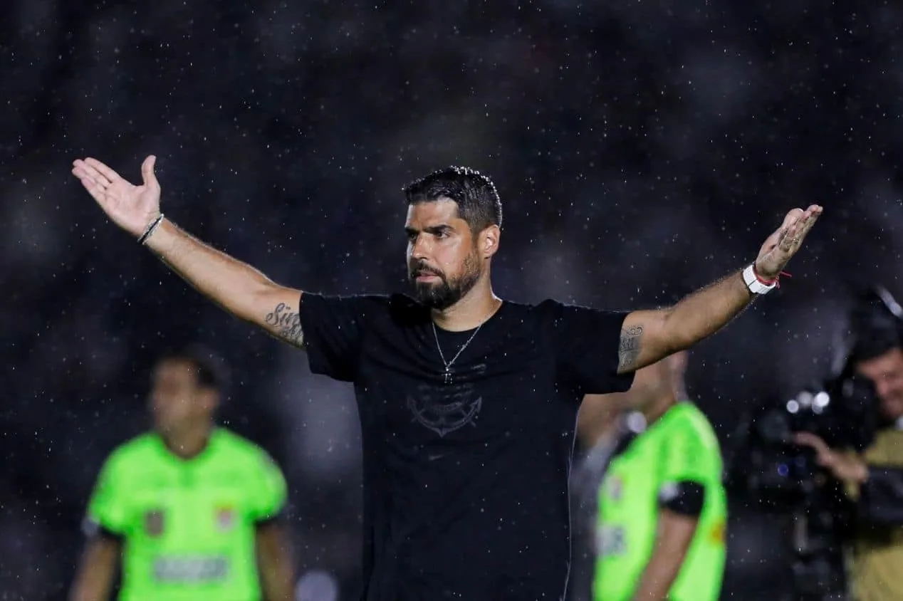 Vampeta cobra o Corinthians e cita “vergonha” de dois clubes no Brasileirão