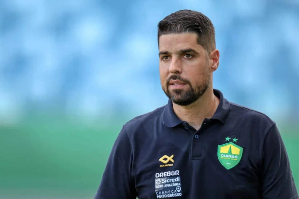 Denílson apoia António Oliveira no Corinthians: “Nome mais apropriado”