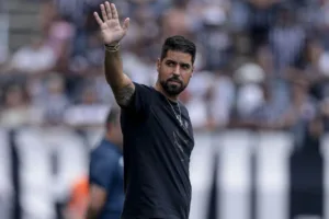 António Oliveira exalta feito de Abel Ferreira antes de Palmeiras x Corinthians