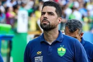 Casagrande defende António Oliveira no Corinthians e o compara a rival