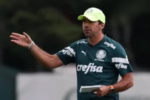 Arnaldo Ribeiro dispara sobre Abel Ferreira, do Palmeiras: “Precisa mudar”
