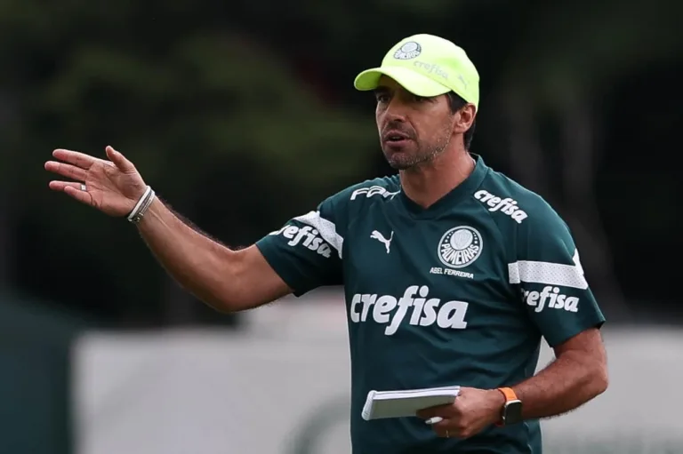 Arnaldo Ribeiro dispara sobre Abel Ferreira, do Palmeiras: “Precisa mudar”