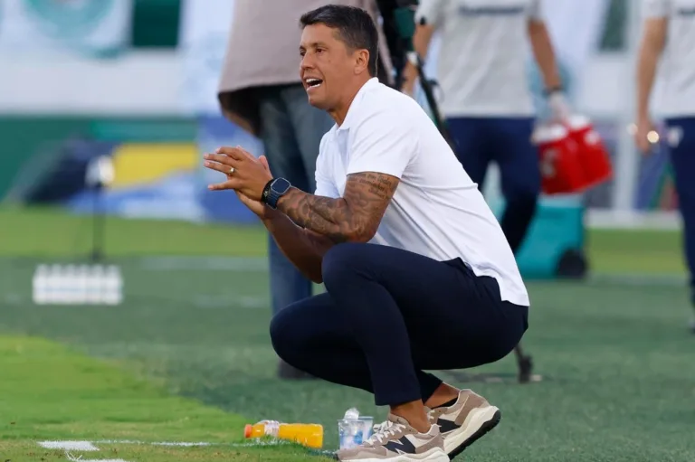 Arnaldo Ribeiro defende Thiago Carpini de comparações com Dorival Júnior no SPFC