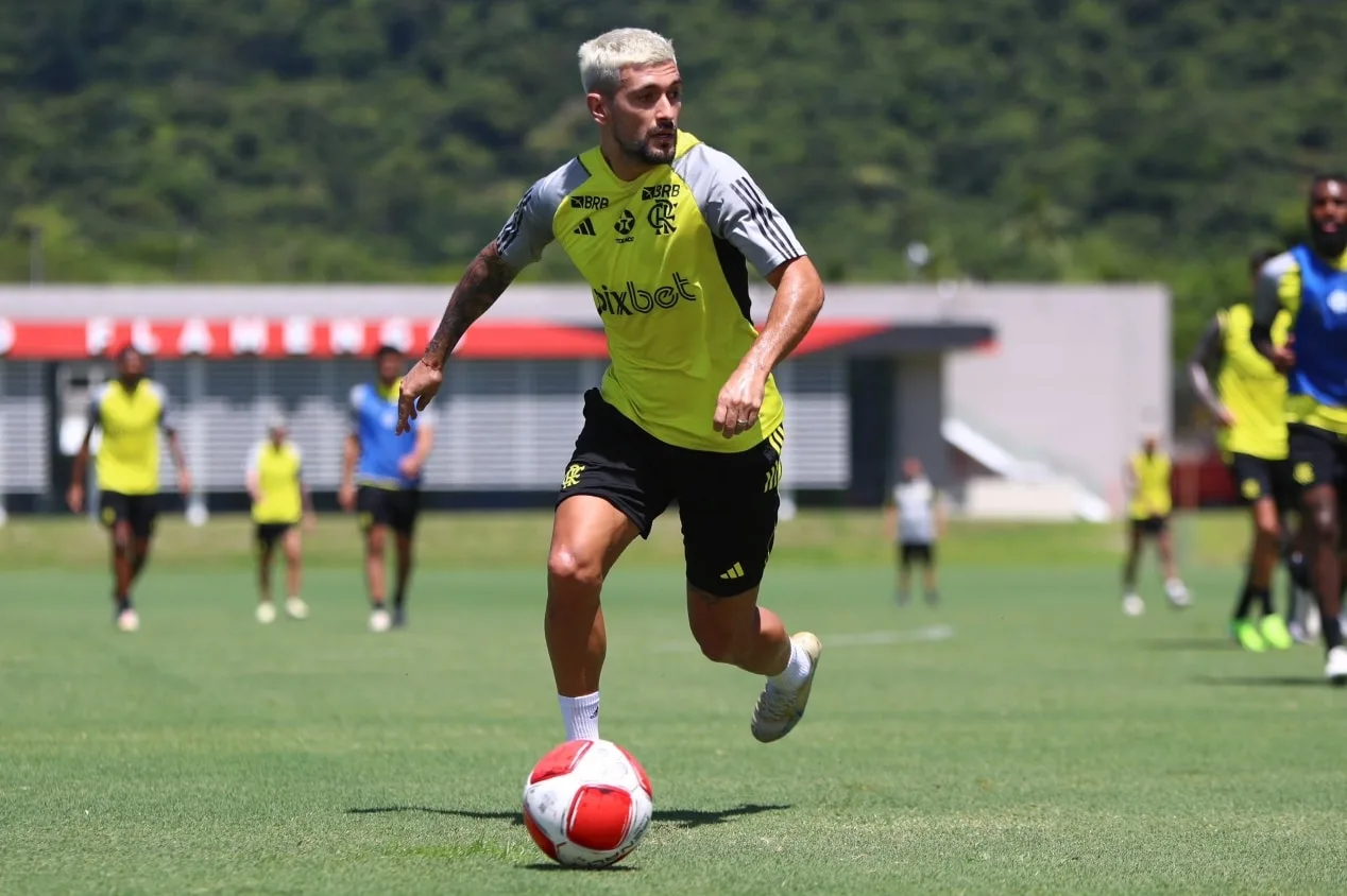 Boca Juniors tem interesse na contratação de Arrascaeta, do Flamengo