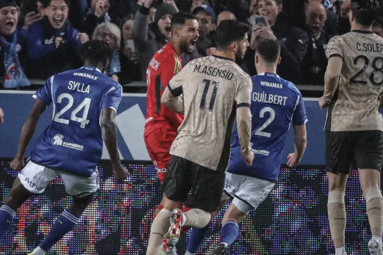 PSG derrota Strasbourg e amplia vantagem na liderança da Ligue 1