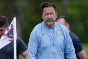 Augusto Melo volta a comentar sobre situação financeira do Corinthians