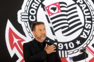 Corinthians avalia Zubeldia, mas Augusto Melo prefere Cuca como treinador