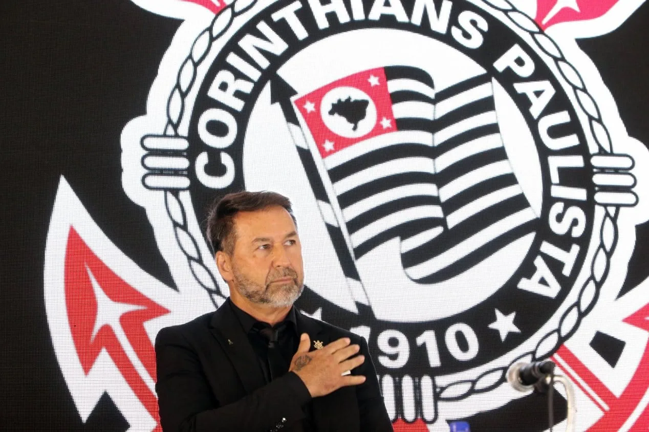 Presidente do Corinthians revela ameaça de torcedores do Palmeiras e explica vidro quebrado