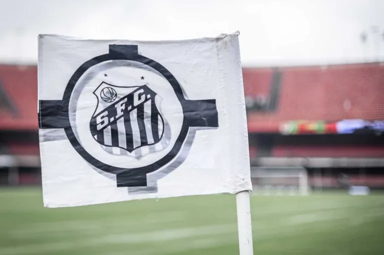 Santos amplia concorrência e completa 14 reforços em 2024; veja quem chegou