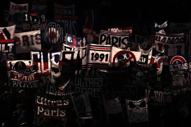 Torcedores do PSG são presos antes de jogo na Champions League