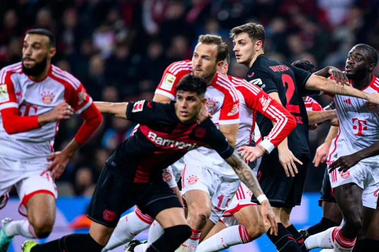 Manchester United monitora defesa do líder da Bundesliga