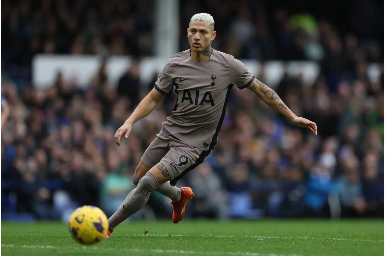 12 brasileiros que entram em campo hoje pela Premier League (17/02)