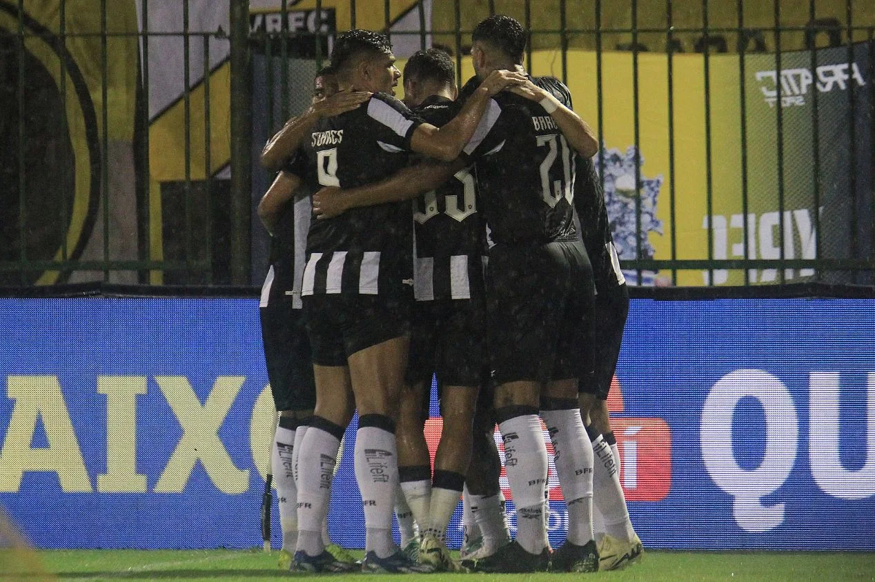 Botafogo tem oito desfalques contra o Vasco; veja lista