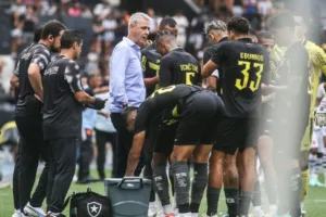 Botafogo se complica no Carioca após derrota para o Vasco; veja