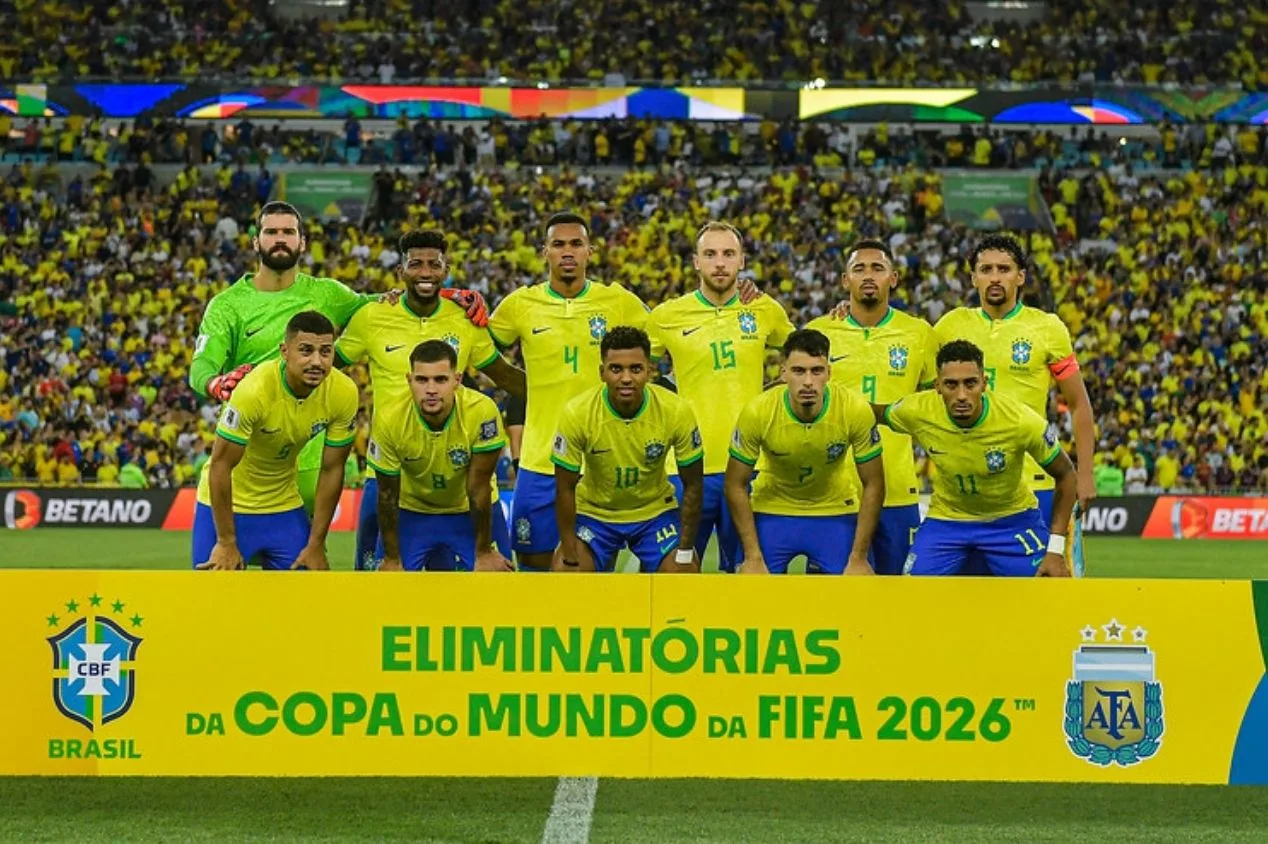 Vampeta adota pessimismo e projeta seleção brasileira levando “duas chibatadas”