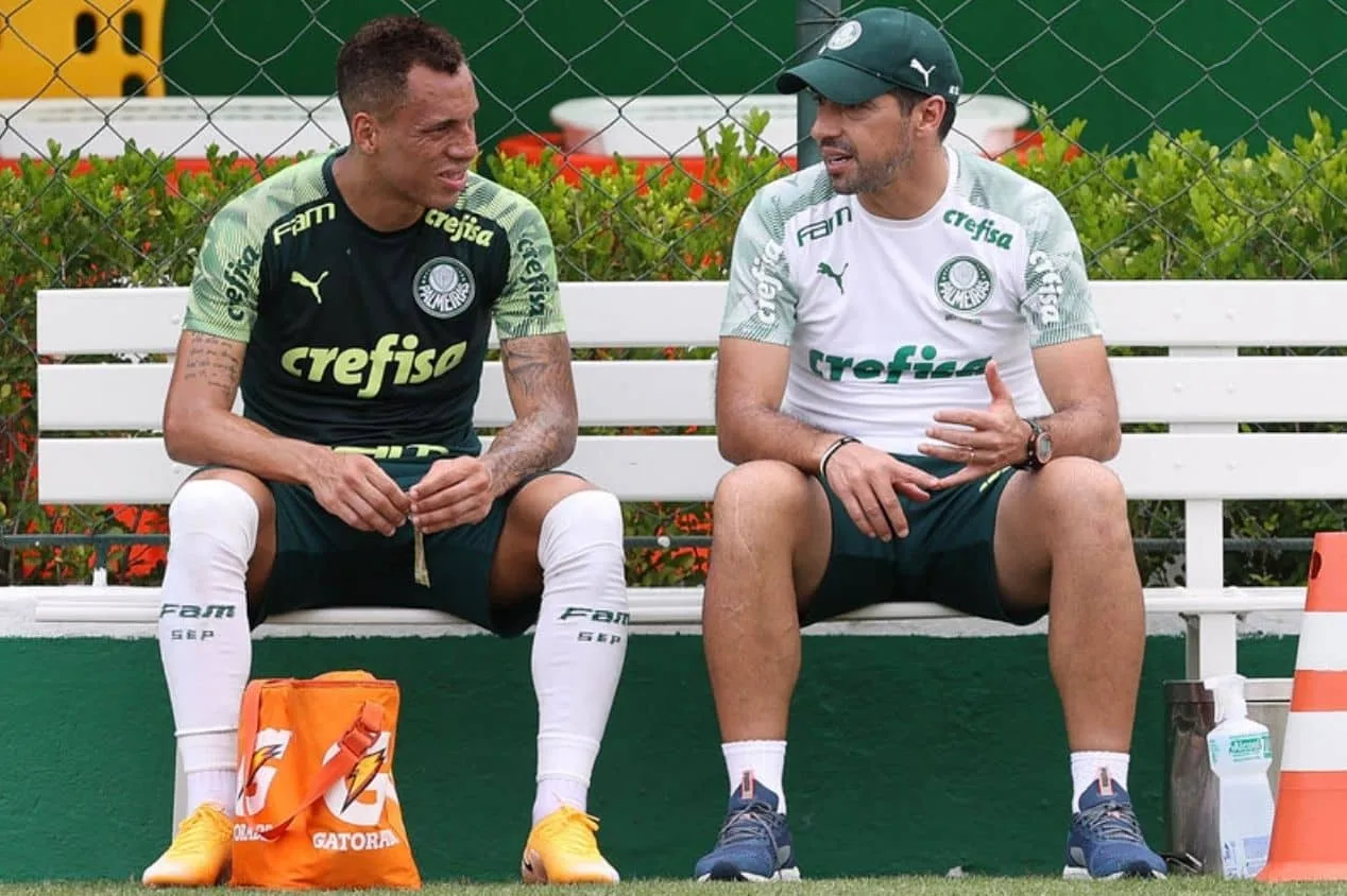 PVC “desmente” Abel Ferreira sobre situação de Breno Lopes no Palmeiras