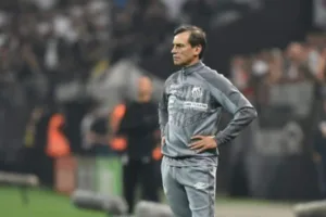 Santos age para escapar de transfer ban por dívida com Fabián Bustos