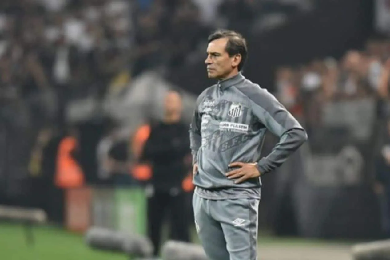 Santos age para escapar de transfer ban por dívida com Fabián Bustos