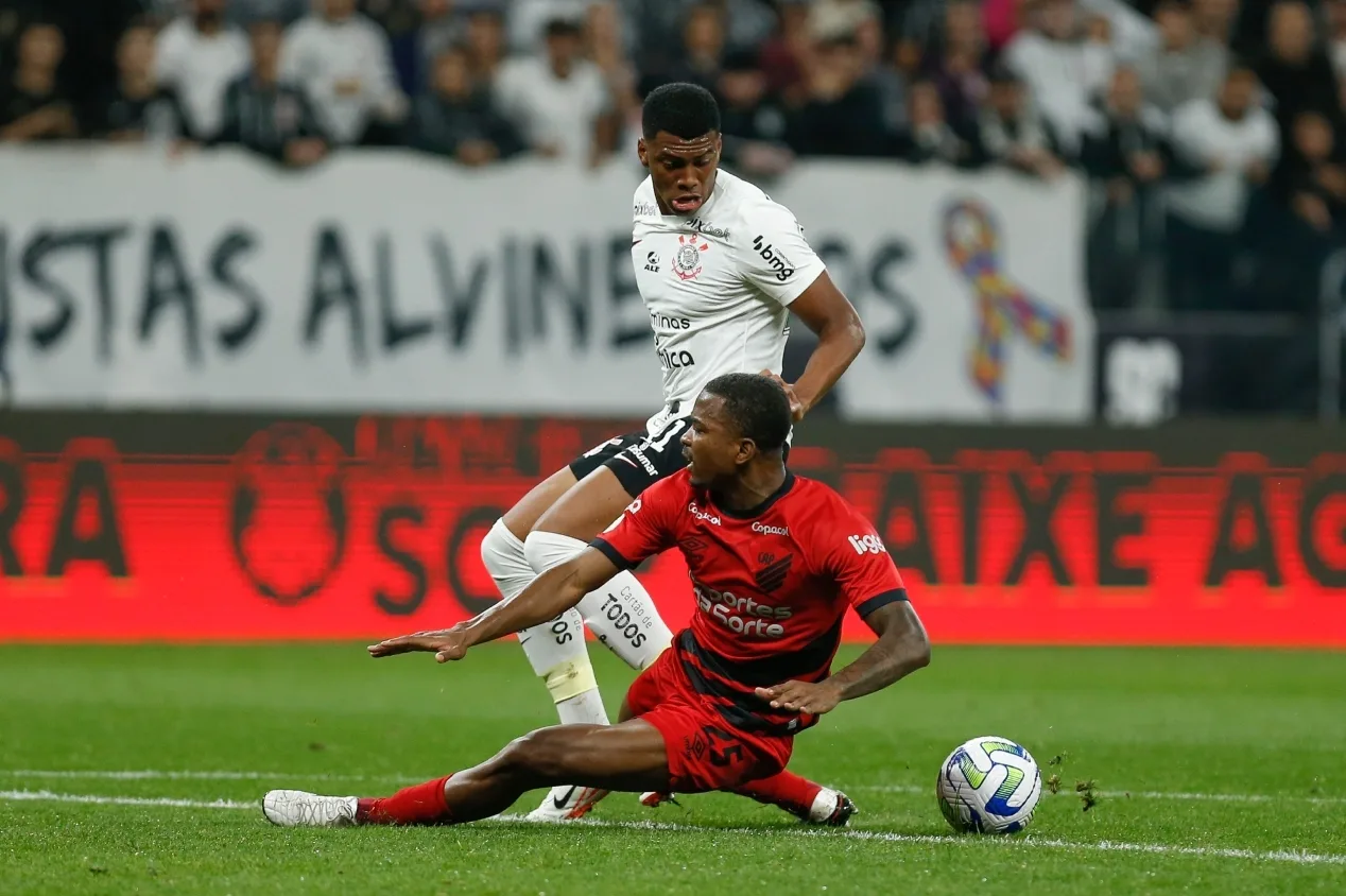 Corinthians está próximo de fechar com zagueiro do Athletico-PR; saiba mais