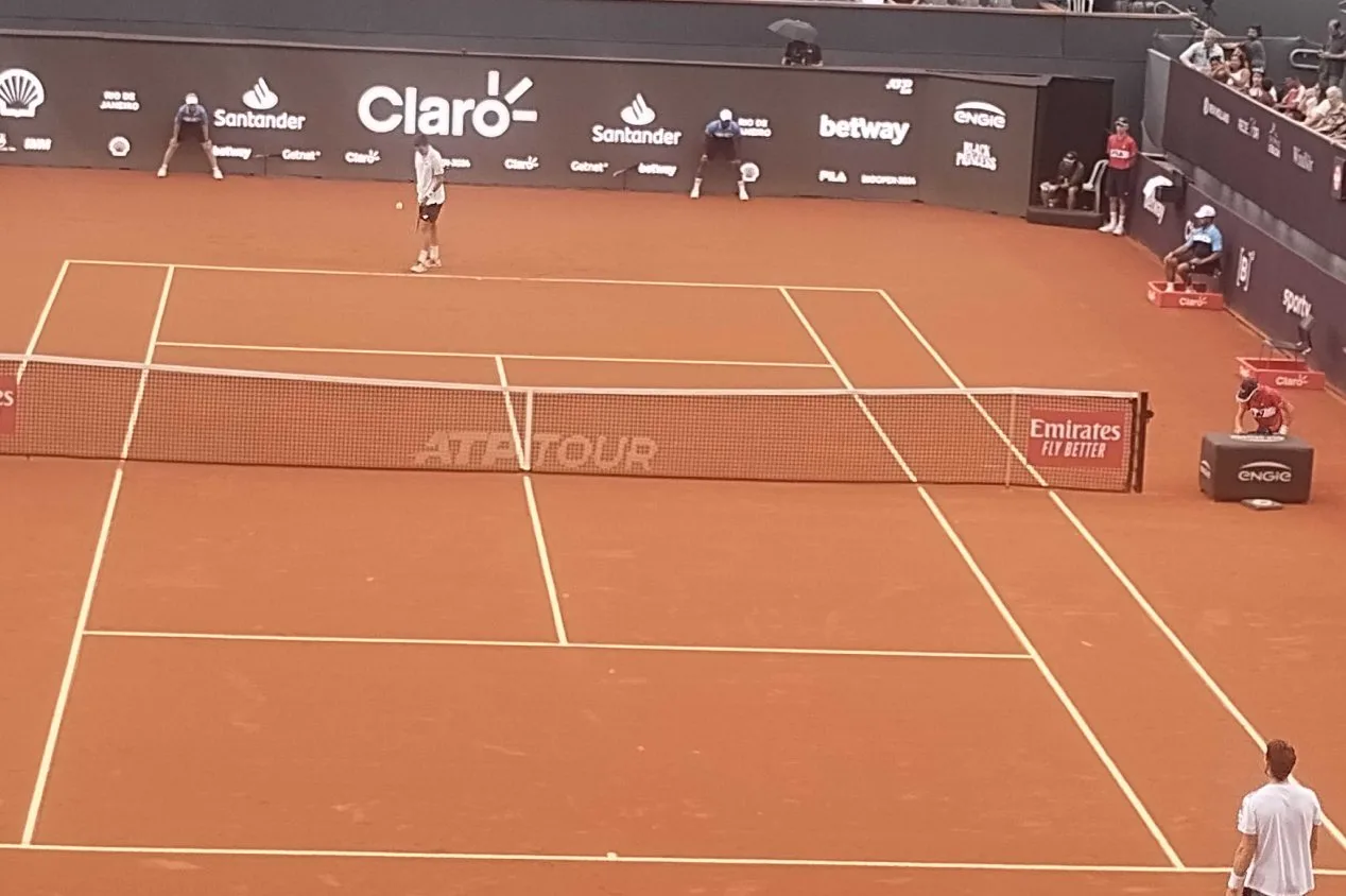 Cameron Norrie confirma o favoritismo e elimina Tomás Barrios no Rio Open